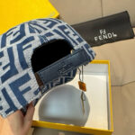 New shipment!Comes with box bag, Fendi's new original baseball cap, double F-jacquard, a perennial hot selling item at the counter, with excellent reputation. Customized 1:1 mold, original jacquard sail fabric+top layer cowhide, lightweight and breathable! Excellent quality, basic head circumference of 56, adjustable patch. - Image 7
