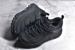 HOKA ONE ONE Tor Uitra Low 托亚潮流户外越野登山功能鞋 鞋款利用机能、户外、复古元素将都市型格与户外机能无缝结合 既能自由穿梭于城市的钢筋水泥之间 也能轻松演绎山系潮流搭配 全粒面皮革结合模压鞋口 提升持久耐穿度 直至鞋头的鞋带设计 舒适灵活的调节 搭配鞋头处HOKA ONE ONE飞翼纹饰 营造了个性十足的张扬气场 Tor Ultra 配备 Vibram® 鞋底与 EVA 和RMAT® 中底 给穿著者最佳的抓地力及舒适性 另外中底的金属摇杆可稳定脚部行程 当走过崎岖山路时依然让脚部得到平稳的感觉 而整对鞋以皮革和耐用尼龙布材打造 与坚固的鞋底相结合，可以牢固地支撑脚部和脚踝 另外外层搭载的Event技术 保持鞋履防水以及鞋内透气作用 
尺码：36 36.5 37.5 38 38.5 39 40 40.5 41 42 42.5 43 44 45 46 - Image 7