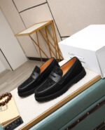 Gucci leather shoes, loafers - Image 2