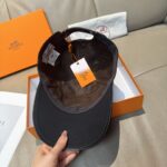 配盒子布袋，HERMÈS (爱马仕)原单棒球帽，经典H， 正品开模订制，原版透气帆布面料+头层牛皮，原厂精钢调节扣，做工细致，时尚帅气质量超赞！ - Image 6