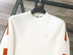 Hermes 2025 Autumn/Winter New Sweater, the pinnacle of simplicity and the ultimate answer to hidden luxury. The classic round neck adds a touch of leisure and restraint, while the wool blend is skin friendly and soft. The sleeve design highlights a sense of fashion without showing off, and the poetry of color and pattern creates an effortless sense of luxury. It embodies the ultimate comfort and elegance of the brand tone. It is not just a sweater, it is a Hermes sweater. When you don't know what to wear, a Hermes sweater is always right.Counter size: M~3XLRecommended codes for height and weight that can be reported - Image 4