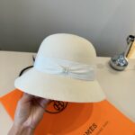 💰白色

爱马仕新款秋冬羊毛盆帽，百分百羊毛面料%、头围57cm