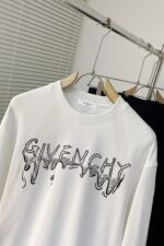 H730 GV 🔥 Givenchy's high-end custom 25 new round neck hoodie is meticulously designed, combining comfort and delicacy to enhance your autumn dressing style. This series includes comfortable and warm, classic and fashionable first-line JJ sleeves with streamlined cutting, practical and versatile, and extremely high-end luxury. Size: M-3XL - Image 4