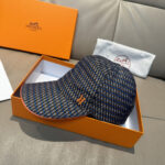 配盒子布袋，HERMÈS (爱马仕)原单棒球帽，经典H， 正品开模订制，原版透气帆布面料+头层牛皮，原厂精钢调节扣，做工细致，时尚帅气质量超赞！ - Image 2