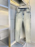 【Armani Jeans | Classic Denim, Embossed with Luxury DNA】 When streetwear meets haute couture, a pair of jeans can become a badge of status.
Deconstructing the language of denim with centuries-old craftsmanship, we infuse every inch of fabric with a modern attitude and luxurious details, making everyday wear a silent declaration of taste.
✨ A pair of jeans is an attitude, and even more so, a legacy.
It's not just a wardrobe essential, but also an interpretation of the brand's spirit—
"From suitcases to jeans, we have always defined the boundaries of luxury with the ultimate craftsmanship."
Sizes: 28-42 - Image 2