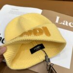 Fendi FENDI Knitted Hat 😘 😱 Simple and elegant 👍  The tight knitting method is very thick, soft and comfortable 🙈 Warm and stylish ❤️ can't bear to put it down 👍 Dear, hurry up and get it 👍😘 Same gender design! - Image 4
