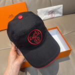 配盒子布袋，HERMÈS (爱马仕)原单棒球帽，经典H， 正品开模订制，原版透气帆布面料+头层牛皮，原厂精钢调节扣，做工细致，时尚帅气质量超赞！ - Image 3