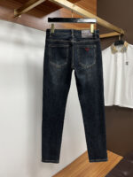 【Armani Jeans | Classic Denim, Embossed with Luxury DNA】 When streetwear meets haute couture, a pair of jeans can become a badge of status.
Deconstructing the language of denim with centuries-old craftsmanship, we infuse every inch of fabric with a modern attitude and luxurious details, making everyday wear a silent declaration of taste.
✨ A pair of jeans is an attitude, and even more so, a legacy.
It's not just a wardrobe essential, but also an interpretation of the brand's spirit—
"From suitcases to jeans, we have always defined the boundaries of luxury with the ultimate craftsmanship."
Sizes: 28-42 - Image 3