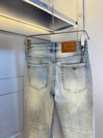 【Armani Jeans | Classic Denim, Embossed with Luxury DNA】 When streetwear meets haute couture, a pair of jeans can become a badge of status.
Deconstructing the language of denim with centuries-old craftsmanship, we infuse every inch of fabric with a modern attitude and luxurious details, making everyday wear a silent declaration of taste.
✨ A pair of jeans is an attitude, and even more so, a legacy.
It's not just a wardrobe essential, but also an interpretation of the brand's spirit—
"From suitcases to jeans, we have always defined the boundaries of luxury with the ultimate craftsmanship."
Sizes: 28-42 - Image 4