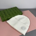 Comes with dust bagGucci official website knitted hat 😘  Cashmere material 🙆🏻 New products on the official website 😱 Simple and elegant 👍  The tight knitting method is very thick, soft and comfortable 🙈 Warm and stylish ❤️ can't bear to put it down 👍 Dear, hurry up and get it 👍😘 Same gender design! - Image 4