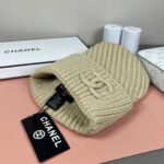 💰Chanel官网品质香奈儿秋冬网红时尚博主推荐款针织帽，藏着不动声色的高级感，每一处线条都透着利落大方，简约而不简单，大方且不失格调，处处细节都彰显着高端品味，时尚感在克制中愈发耐人寻味。 - Image 4