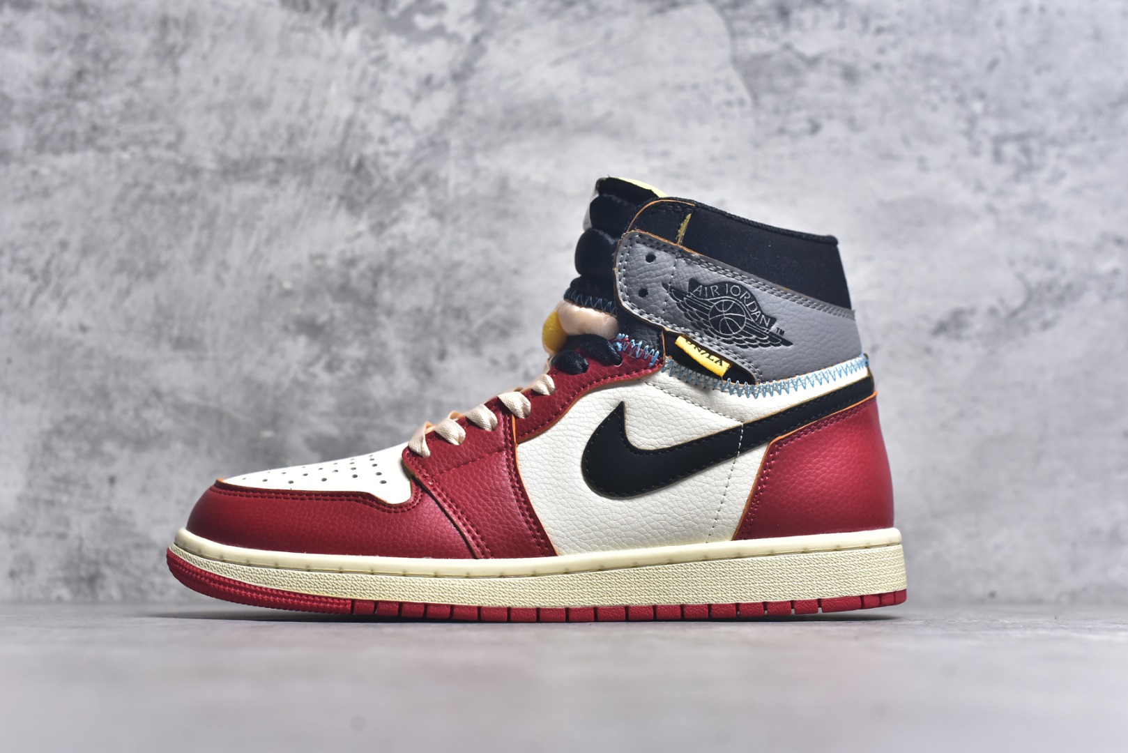 ▪🐼权威实拍💯#A
新货🚀#Union x Air Jordan 1 Retro High高帮aj1 乔丹一代经典复古运动篮球板鞋 

大厂福利 全头层皮料
原楦原纸板 细节如图所
尺码: 36 36.5 37.5 38 38.5 39 40 40.5 41 42 42.5 43 44 44.5 45 46 47.5