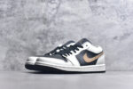 ▪🐼权威实拍💯#SI32310
新货🚀#Air Jordan AJ1 Low 低帮 白黑金钩 IH0649-021 全新流水线出品 DT版本唯一平替选择 市场第二梯队最强版 全部原鞋开发 原楦原纸板开发 全鞋电脑针车 原厂内置全掌气垫 原盒内在原标 唯一Zp原版鞋带绑法 免检产品 全新2022版型 全头层皮料 完美零毛边处理 原厂配置全掌气垫 价格定位良心 几十个配色陆续出货 实拍调校N版已经零色差零失真 百分百还原实物色彩所见即所得 不存在货不对板色差等低级问题 选购参考实物拍摄 不混卖不参货 只用心做好货严格选品 承诺混一赔十 SIZE：36 36.5 37.5 38 38.5 39 40 40.5 41 42 42.5 43 44 44.5 45 46 - Image 2