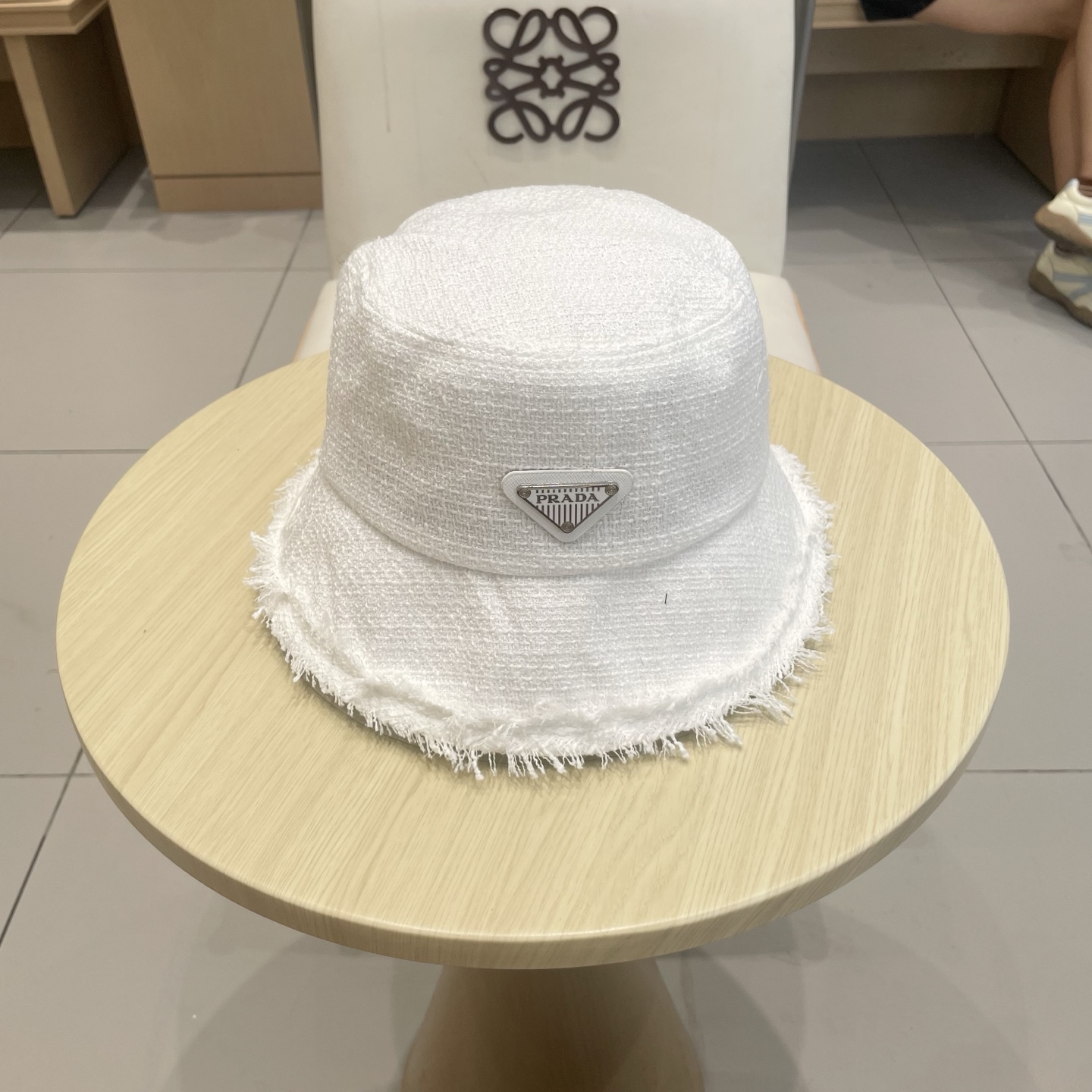 💰rada普拉达粗纺小香盆帽秋冬女士帽子黑色流苏粗纺花呢毛边渔夫帽