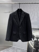 Dolce&Gabbana DG 2025 new suit, high-end version! Customized fabrics for counters have high breathability and comfort, impeccable details, and brand element design concepts, reflecting high quality. Delicate and soft to the touch! Presenting casual tailoring, the upper body design is superb! Size range: 48-58