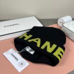 💰Chanel官网品质香奈儿秋冬网红时尚博主推荐款针织帽，藏着不动声色的高级感，每一处线条都透着利落大方，简约而不简单，大方且不失格调，处处细节都彰显着高端品味，时尚感在克制中愈发耐人寻味。 - Image 4