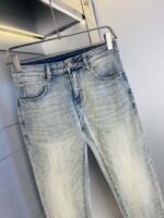 【Armani Jeans | Classic Denim, Embossed with Luxury DNA】 When streetwear meets haute couture, a pair of jeans can become a badge of status.
Deconstructing the language of denim with centuries-old craftsmanship, we infuse every inch of fabric with a modern attitude and luxurious details, making everyday wear a silent declaration of taste.
✨ A pair of jeans is an attitude, and even more so, a legacy.
It's not just a wardrobe essential, but also an interpretation of the brand's spirit—
"From suitcases to jeans, we have always defined the boundaries of luxury with the ultimate craftsmanship."
Sizes: 28-42 - Image 8