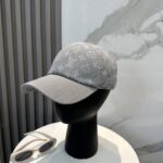 LV路易威登官网同步高版本 新款牛仔棒球帽🧢
火爆技术升级，洗水牛仔风街头风十足
更符合现在时尚小哥哥小姐姐的style，机场街拍超飒！