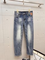 【Armani Jeans | Classic Denim, Embossed with Luxury DNA】 When streetwear meets haute couture, a pair of jeans can become a badge of status.
Deconstructing the language of denim with centuries-old craftsmanship, we infuse every inch of fabric with a modern attitude and luxurious details, making everyday wear a silent declaration of taste.
✨ A pair of jeans is an attitude, and even more so, a legacy.
It's not just a wardrobe essential, but also an interpretation of the brand's spirit—
"From suitcases to jeans, we have always defined the boundaries of luxury with the ultimate craftsmanship."
Sizes: 28-42
