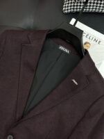 Zegna Jenia 25Fw Autumn/Winter New Collection! -ZEGN * A Men's Light Luxury Fashion Gentleman Wool Suit and Suit, choosing wool single silk is choosing a quality of life, making it a classic in your wardrobe, adding an elegant color to your life. A two button suit with urban fashion, casual and slim fit! 🍁🍁 Autumn is not just about fallen leaves, but also about new clothes. As the weather gradually cools down, a casual item is definitely your best choice. The whole suit is fresh and elegant, with a luxurious and trendy look for men. It exudes vitality while maintaining a graceful demeanor, with a handsome and stylish upper body that is easy to handle!Z suits are renowned for their exquisite craftsmanship and elegant styles. A high-end men's business mainline masterpiece, a suit selected by the elite of the men's clothing industry, and a highly practical casual single suit. A slim fit with a delicate flat collar and round pocket design. Continuing the contemporary style, the exquisite and beautiful Z family metal xxx series logo logo on the chest! Easy to disassemble, it also enhances the sense of design. The slim fit cutting and unique button design have become the visual focus. The channel suits are produced by an old factory, with first-class quality control, texture, and details. Give full dignity and honor.This suit is carefully crafted with high-quality 45% wool, 32% polyester fiber, 20% viscose fiber, and 3% spandex. Solid color wide and slim fit, twill fabric wool has a soft and comfortable feel, and the upper body is lightweight, stylish, and handsome! The fabric is soft, comfortable, and easy to wear, with strong wrinkle resistance. The better the quality of the suit, the more textured it is. The lining is made of satin and fabric, and the edging is exquisitely crafted. Its bone feel is reflected in the cutting of the pattern, which depends on the good cutting bed and professional suit factory.This is a slim fit version that leans towards a fashionable and casual style, making it suitable for formal occasions. Classic high-end gray, stylish and stylish, showcasing a passion and vitality for life.Color: Grey Angra RedSize: 48~58 (m~4xl) 178 135 pounds, wearing L slim fit, maximum wearing 190 pounds48: Chest circumference 100- Shoulder width 43- Sleeve length 60- Clothing length 6850: Chest circumference 104- Shoulder width 44- Sleeve length 61- Clothing length 6952: Chest circumference 108- Shoulder width 45- Sleeve length 62- Clothing length 7054: Chest circumference 112- Shoulder width 46- Sleeve length 63- Clothing length 7156: Chest circumference 116- Shoulder width 47- Sleeve length 64- Clothing length 7258: Chest circumference 120- Shoulder width 48- Sleeve length 65- Clothing length 73 - Image 5
