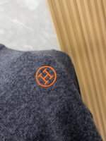Hermes 2025ss Autumn/Winter New Product Fashionable and Casual Bottom Single Wear Round Neck Business and Leisure Basic High end Knitted 100% Pure Wool Sweater Comfortable and Warm! anti-pilling 👍🏼 Non irritating to the skin, suitable for close fitting, luxurious classic element design! There isn't much complicated craftsmanship involved, just the fusion of design and material. Simple European style autumn and winter essential counter size: M-3XL - Image 5