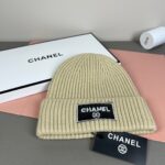💰Chanel官网品质香奈儿秋冬网红时尚博主推荐款针织帽，藏着不动声色的高级感，每一处线条都透着利落大方，简约而不简单，大方且不失格调，处处细节都彰显着高端品味，时尚感在克制中愈发耐人寻味。 - Image 3