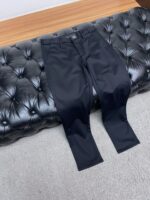 BOSS's new casual trousers from the 25th year have a clean and sleek cut, exuding a strong urban style. They are made of finely woven fabric that feels soft, sticky, and dry, giving them a crisp and stylish upper effect. Exquisite hardware, very attractive for business and leisure. With so many top-notch materials, it creates a high-end product with unparalleled value, which is the first choice for high-end trendy and fashionable peopleSize: 29-40 - Image 6