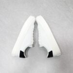 🌟  《顶级品质》
GⅣENCHY纪梵希魔术贴经典款 
专柜官网同步 市面最高版本 原版一比一复刻 四季潮鞋！纪凡希鞋子做工讲究 每一条走线都是按照原版样式 基本做到零瑕疵 媲美专柜 毫无压力 此款鞋即新潮又百搭！
▪️鞋面:进口摩术贴
▪️鞋面:进口头层牛皮
▪️垫脚:羊皮内里
▪️大底:原版TPU
▪️码数:女35一40 男39一44 - Image 6