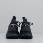 Moncler男士 Monte Runner 防水针织运动鞋
  该系列运动鞋延续了品牌的山地基因，透气防水，耐磨实穿，设计橡胶复合鞋底 适用于任何地形，具有耐久性和出色抓地力，增强缓冲和回弹力 搭配TPU尾翼，
  无论是都市漫游还是各类山地户外运动，都能轻松驾驭，潮酷个性叉充满科技感的外观，喜Gorpcore户外机能风的千万不能错过户外跑步都市漫步设计
Size:38-45 - Image 8
