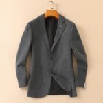 Zegna's new men's wool suit jacket for autumn and winter 2025 is made to high standards with top-notch ready to wear clothing. It is custom-made in Italy with wool fabric, which has a delicate and soft touch. The upper body is firm and stylish, with a natural and comfortable texture. The continuity of the fabric is excellent, and the upper body effect is superb, controlling any body shape. The overall brand is decorated with Thousand Bird Grid craftsmanship, exuding a strong sense of luxury. The design of two buttons, atmospheric and perfect ready to wear cut, stands out in terms of styling effect, and is a must-have for urban early autumn casual matching. Size: M-4XL slim fit 178 135 L slim fit maximum weight 190 pounds - Image 2