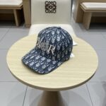 👒 Gucci 👒 New baseball cap at the counter, simple and elegant unisex sun hat for both men and women - Image 2