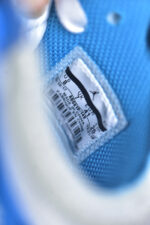 ▪细节鉴定
OFF-WHITE x Air Jordan AJ1 Retro High OW联名北卡蓝 AQ0818-148 - Image 7
