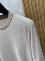 LP Nuoyoupianya 2025FW Men's Autumn/Winter Sweater Base Outerwear Sweater Knitted Sweater Casual Daily Dressing Item! Tailoring the upper body and customizing fabrics perfectly integrate fashion aesthetics with new urban business and leisure concepts, allowing you to choose from different styles: classic styles, timeless outerwear, unlocking versatile styles that are simple yet not simple, with details showcasing quality. I want both warmth and grace. Breaking conventions and revealing oneself. The trend is fleeting, the style remains light and comfortable, and the movement is effortless. The aura is fully open, and the must-have battle robe in the workplace leads the trend. Wearing it, you are not afraid to challenge your youthful vitality. The cost-effective choice fully interprets the Italian style of competence and outdoor functional style, creating a unique and harmonious style. The overall outline tends towards a simple style, and the personalized and elegant detail processing enriches the overall visual experience. Excellent high attendance rate for wardrobe business and leisure! Encountered but not sought after! 48-56 (Please report height and weight when placing an order) - Image 4