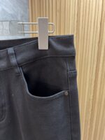 【Armani Jeans | Classic Denim, Embossed with Luxury DNA】 When streetwear meets haute couture, a pair of jeans can become a badge of status.
Deconstructing the language of denim with centuries-old craftsmanship, we infuse every inch of fabric with a modern attitude and luxurious details, making everyday wear a silent declaration of taste.
✨ A pair of jeans is an attitude, and even more so, a legacy.
It's not just a wardrobe essential, but also an interpretation of the brand's spirit—
"From suitcases to jeans, we have always defined the boundaries of luxury with the ultimate craftsmanship."
Sizes: 28-42 - Image 5