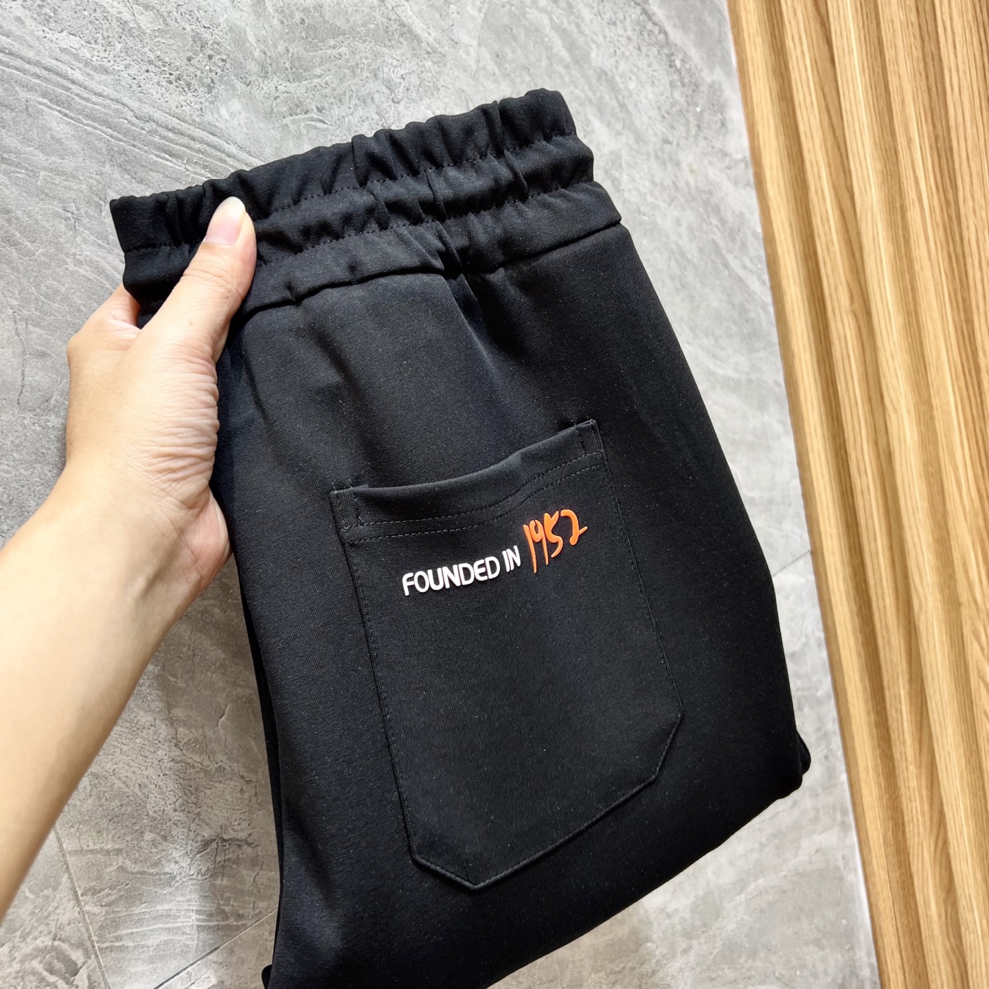 ❤️ Moncler/Mengkou 2025 autumn and winter new products with three complete labels, good casual pants, no need to introduce too much, look at details, counter size: M-XXXL 175/140, upper body L