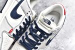 #NK SB Dunk Low x The North Face 白蓝红小钩麻绳
纯原大厂出品 极力推荐👏
原装头层材料 独家版型蒸餾加工
帶來的是更好的视觉和脚感体验
大厂纯原品质出货 清洁度 电绣工艺 
皮料切割干净无任何毛边 细节完美
官方货号：SJ1089 012
尺码：36 36.5 37.5 38 38.5 39 40 40.5 41 42 42.5 43 44 44.5 45 - Image 9