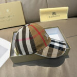 Comes with a box bag, Burberry's new original baseball cap, 1:1 custom mold, iconic warhorse embroidery, exquisite and flawless! Original twill cotton fabric+top layer cowhide, meticulous workmanship, original factory quality, exclusive physical shooting. - Image 3