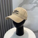 Balenciaga 巴黎世家 棒球帽我家对巴黎世家的工艺已经是炉火纯青了 必爆  BALENCIAGA巴黎世家新款洗水纯棉棒球帽
重工工艺，双B字母标志，新颖时尚潮痞风
男女同款独家实物拍摄 男女通用、可调节 - Image 2