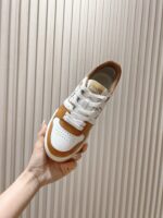 男码加10  Fendi芬迪板鞋首款大头运动鞋~~fendi match篮球运动鞋，最新元素注入加FF复古的设计，超经典百搭系列……
鞋面采用牛皮和牛猄拼接组合，侧面凸起的双F logo，内里采用毛巾布里，TPU发泡组合双色大底不一般的舒适！情侣款35-44 - Image 2