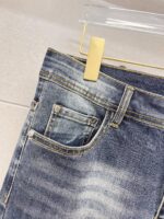 【Armani Jeans | Classic Denim, Embossed with Luxury DNA】 When streetwear meets haute couture, a pair of jeans can become a badge of status.
Deconstructing the language of denim with centuries-old craftsmanship, we infuse every inch of fabric with a modern attitude and luxurious details, making everyday wear a silent declaration of taste.
✨ A pair of jeans is an attitude, and even more so, a legacy.
It's not just a wardrobe essential, but also an interpretation of the brand's spirit—
"From suitcases to jeans, we have always defined the boundaries of luxury with the ultimate craftsmanship."
Sizes: 28-42 - Image 4