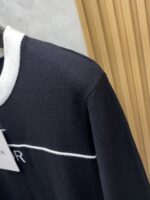 The latest round neck sweater for autumn and winter on the Dior 2025 official website is currently on sale at the counter! Specially supplied wool blended fabric Comfortable to feel It can directly touch the skin, with exquisite embroidered logos and badges that are extremely eye-catching! Details highlight the fashionable charm of big brands Exquisite craftsmanship Stereoscopic cutting style The wearing effect is unbeatable and handsome! All three standards are complete! Size: M-3XL - Image 5