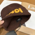 Fendi FENDI Knitted Hat 😘 😱 Simple and elegant 👍  The tight knitting method is very thick, soft and comfortable 🙈 Warm and stylish ❤️ can't bear to put it down 👍 Dear, hurry up and get it 👍😘 Same gender design! - Image 4