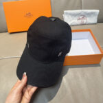 配盒子布袋，HERMÈS (爱马仕)原单棒球帽，经典H， 正品开模订制，原版透气帆布面料+头层牛皮，原厂精钢调节扣，做工细致，时尚帅气质量超赞！ - Image 4