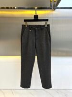 1V, SS Autumn/Winter New Men's Business Plush Thick Casual Pants Western Pants, platinum level perfect appearance, directly entering the counter nature, extremely awesome micro elastic fabric casual pants, is a rare item in the industry in recent years. The quality, craftsmanship, fabric, and accessories subvert imagination, and the details are exquisitely researched. Customized original elastic cotton fabric! Creating a rebellious and tough personality color, the unique logo adds a lot of points, clever and exquisite, and the cutting and design continue the modern simplicity and efficiency of Italian style, bringing the tone of fashion aesthetics to the extreme. 29-38, no 35, 37 (please indicate waist circumference when placing an order)