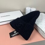 💰Chanel官网品质香奈儿秋冬网红时尚博主推荐款针织帽，藏着不动声色的高级感，每一处线条都透着利落大方，简约而不简单，大方且不失格调，处处细节都彰显着高端品味，时尚感在克制中愈发耐人寻味。 - Image 6