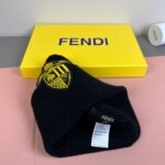 💰 FENDI's official website recommends a knitted hat that is popular among fashion bloggers for autumn and winter. It hides a subtle sense of luxury, with every line exuding a clean and elegant style. It is simple yet not simple, generous yet not out of style, and every detail showcases high-end taste. The sense of fashion becomes more and more enduring in restraint. - Image 7