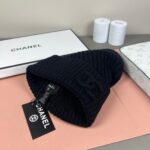 💰Chanel官网品质香奈儿秋冬网红时尚博主推荐款针织帽，藏着不动声色的高级感，每一处线条都透着利落大方，简约而不简单，大方且不失格调，处处细节都彰显着高端品味，时尚感在克制中愈发耐人寻味。 - Image 5