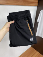 Luoyiwei 2025SS early autumn and winter new product thickened pure cotton fabric men's sports and leisure pants are a must-have type every season, an unquestionable hot selling flagship item, in line with the best color matching of the four seasons. The overall style continues the tone of SLP, integrating multiple craftsmanship aesthetics throughout the body, washing and aging naturally, creating a rebellious and personalized style! In terms of details, it is extremely outstanding and meticulously crafted. The entire body is made of customer supplied metal chains, which effectively demonstrates the brand identity! High quality repeated cotton fabric, excellent washing performance, impeccable! Pattern cutting perfect size M-3xL