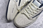 ▪🐼权威实拍💯#SJ37860
新货🚀#Travis Scott x Fragment Design x Air Jordan 1 Low OG SP AJ1 耐克联名 灰深蓝鬼脸 低帮文化休闲板鞋 LD2025-009
#多方联名合作融合了Travis Scott 独特的音乐风格，藤原浩个性的设计风格以及Jordan品牌的经典元素 使其成为一双具有独特身份和价值的鞋子 清新而立体的外观加上联名标识更突出了其独特身份 这种配色方案显示出活力和时尚感 在视觉上引人注目  鞋身的质感和细腻的细节处理使其显得高端而格调十足  这款“倒钩”联名是设计与创意完美结合  融合多方的个性风格是一款备受瞩目的潮流鞋款
尺码：36 36.5 37.5 38 38.5 39 40 40.5 41 42 42.5 43 44 44.5 45 9.E5 - Image 8