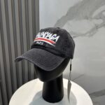New Balencia * a Balenciaga baseball capIn-stock instant shipping 🧢 A simple, fashionable, super unbeatable and beautiful hat! Couple style!